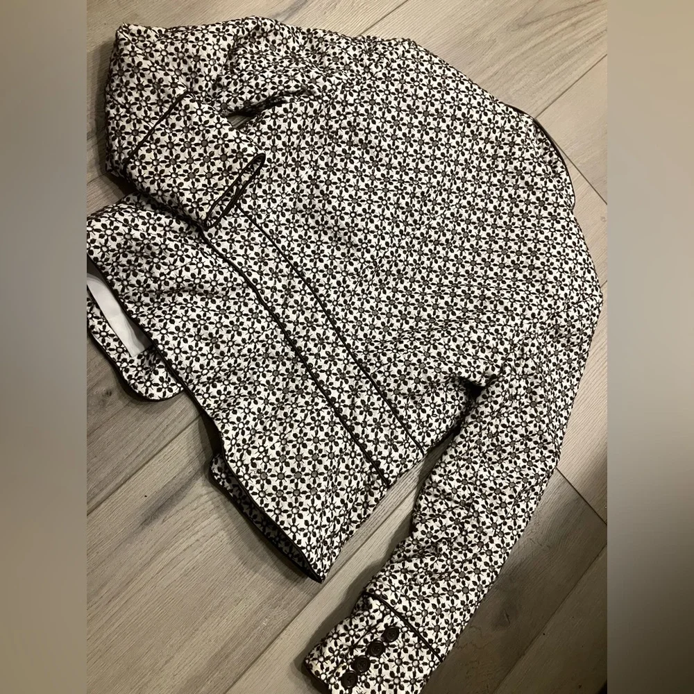 Women's Black & White Quilted Floral Jacket/Blazer - Picture 4 of 4